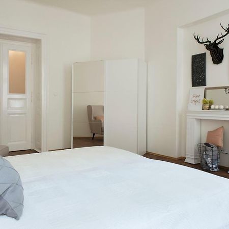 Appartamento Kent Ridge Loft Praga Esterno foto