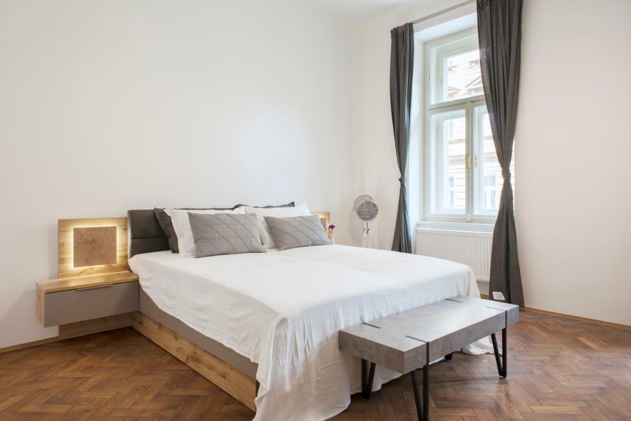 Appartamento Kent Ridge Loft Praga Esterno foto