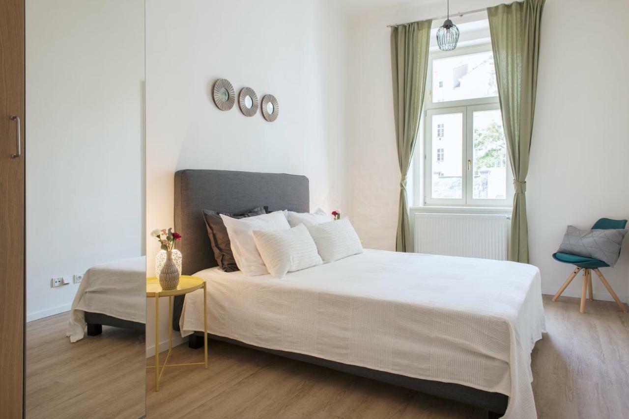 Appartamento Kent Ridge Loft Praga Esterno foto